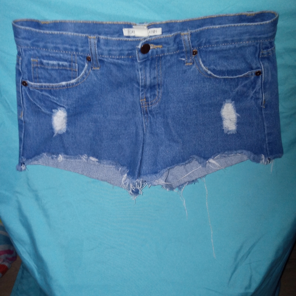 Shorts - Picture 2 of 3